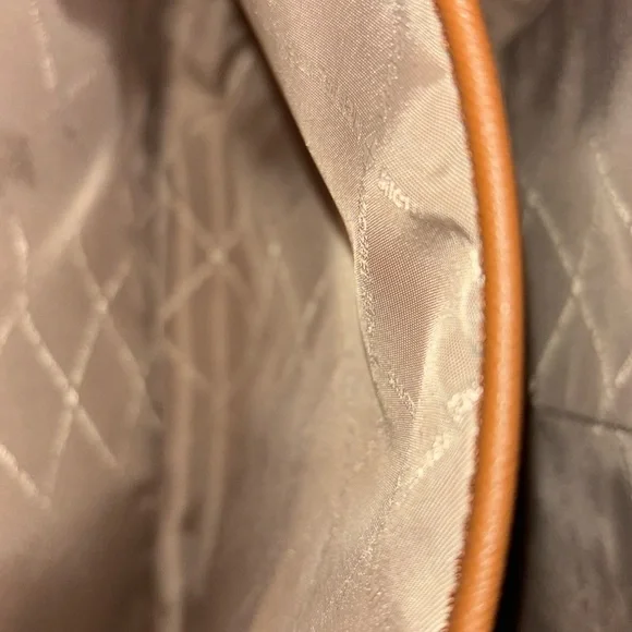 MK Lg MF TZ TOTE Sandy Vanilla/ LUGG
